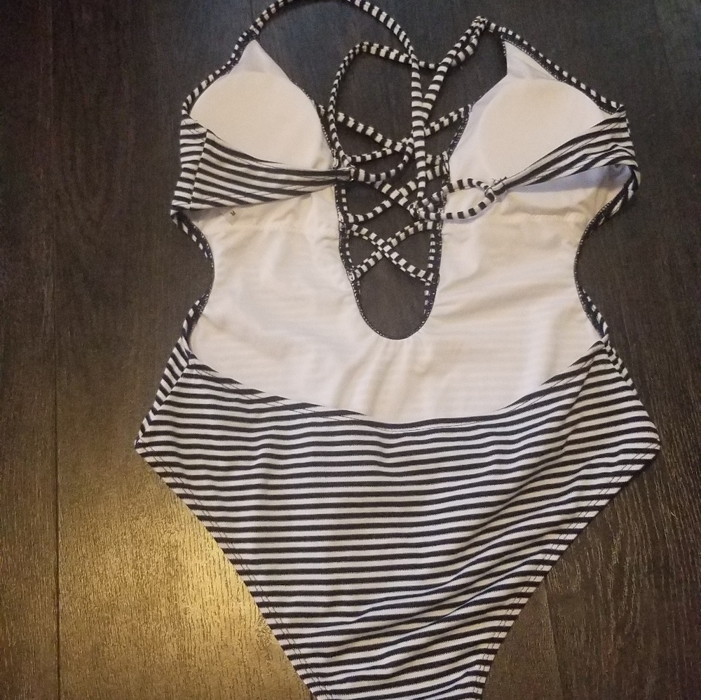 cup she black and white bathing suit one piece - Picture 4 of 4